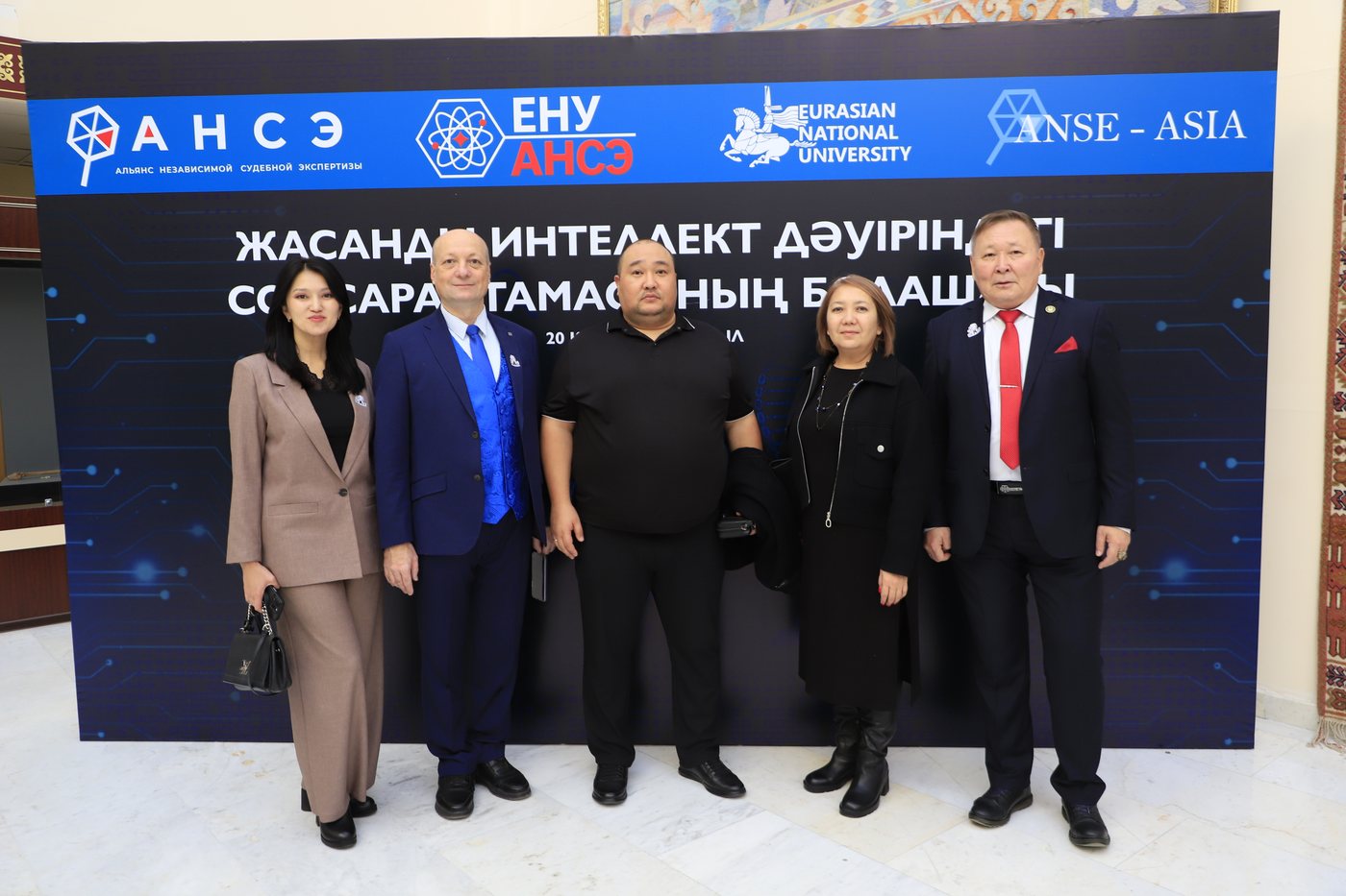 Участники на пресс-волле
